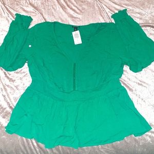 🦚💚😊Beautiful Guave Green Torrid Blouse Brandnew